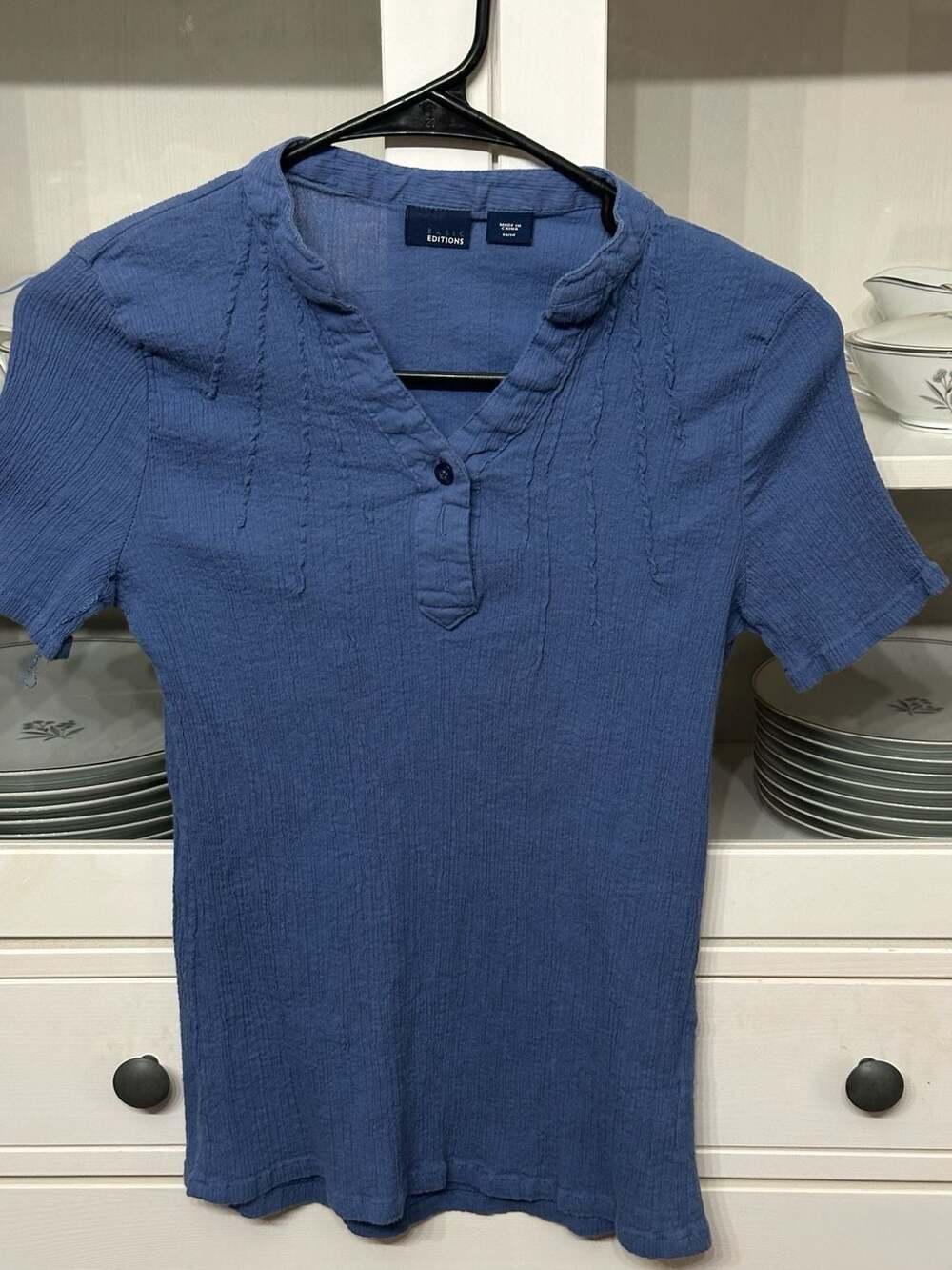 Basic Editions Women Blue Short Sleeve Textured Henley Shirt Size M.